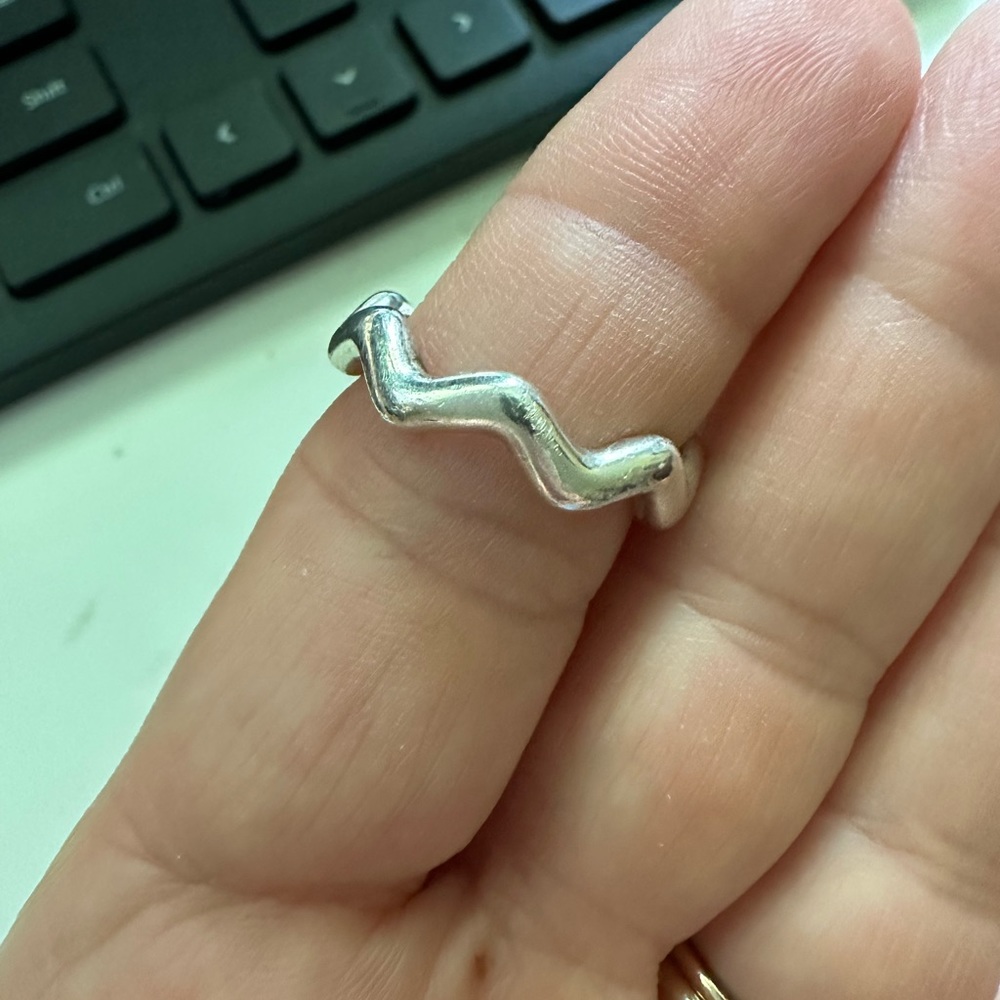 Auth Tiffany & Co Paloma Picasso Zig Zag Ring Size 7…retired and in good shape!